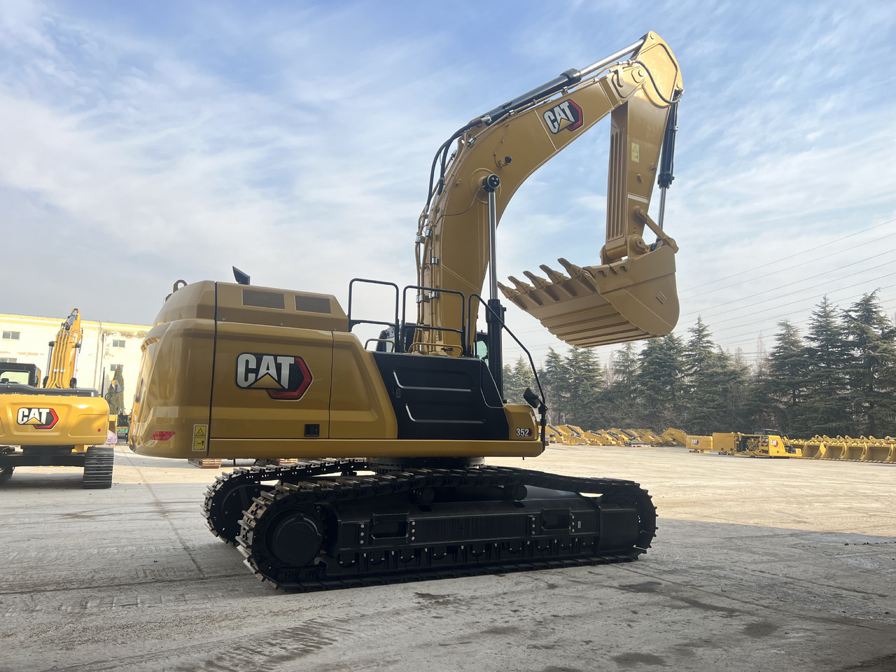 New Crawler excavator Caterpillar 352: picture 8