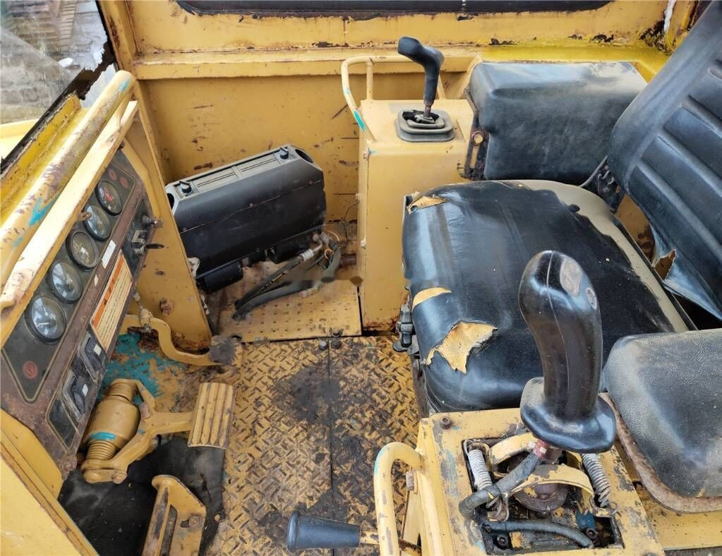 Bulldozer Caterpillar D4C: picture 6