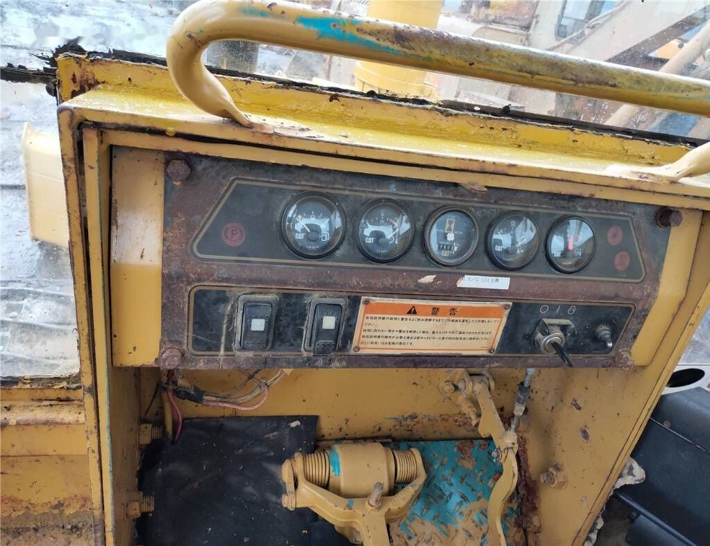 Bulldozer Caterpillar D4C: picture 8