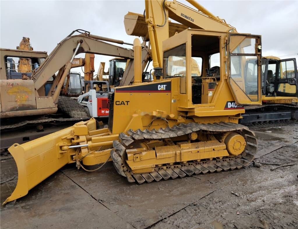 Caterpillar D4C - Bulldozer: picture 3 Caterpillar D4C - Bulldozer: picture 3