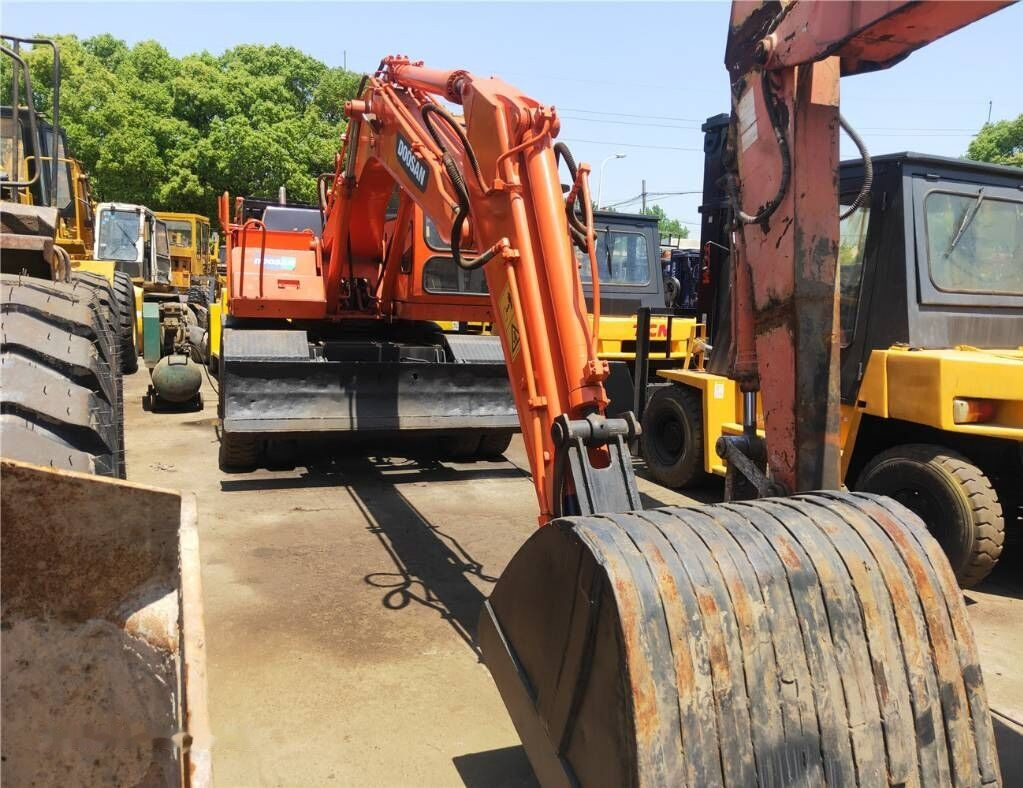 Doosan DH 140W-7 - Wheel excavator: picture 1 Doosan DH 140W-7 - Wheel excavator: picture 1
