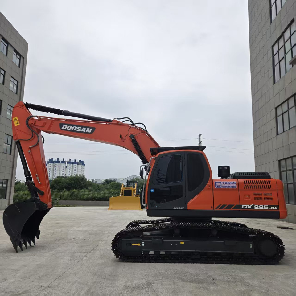 Doosan DX225 - Excavator: picture 1 Doosan DX225 - Excavator: picture 1