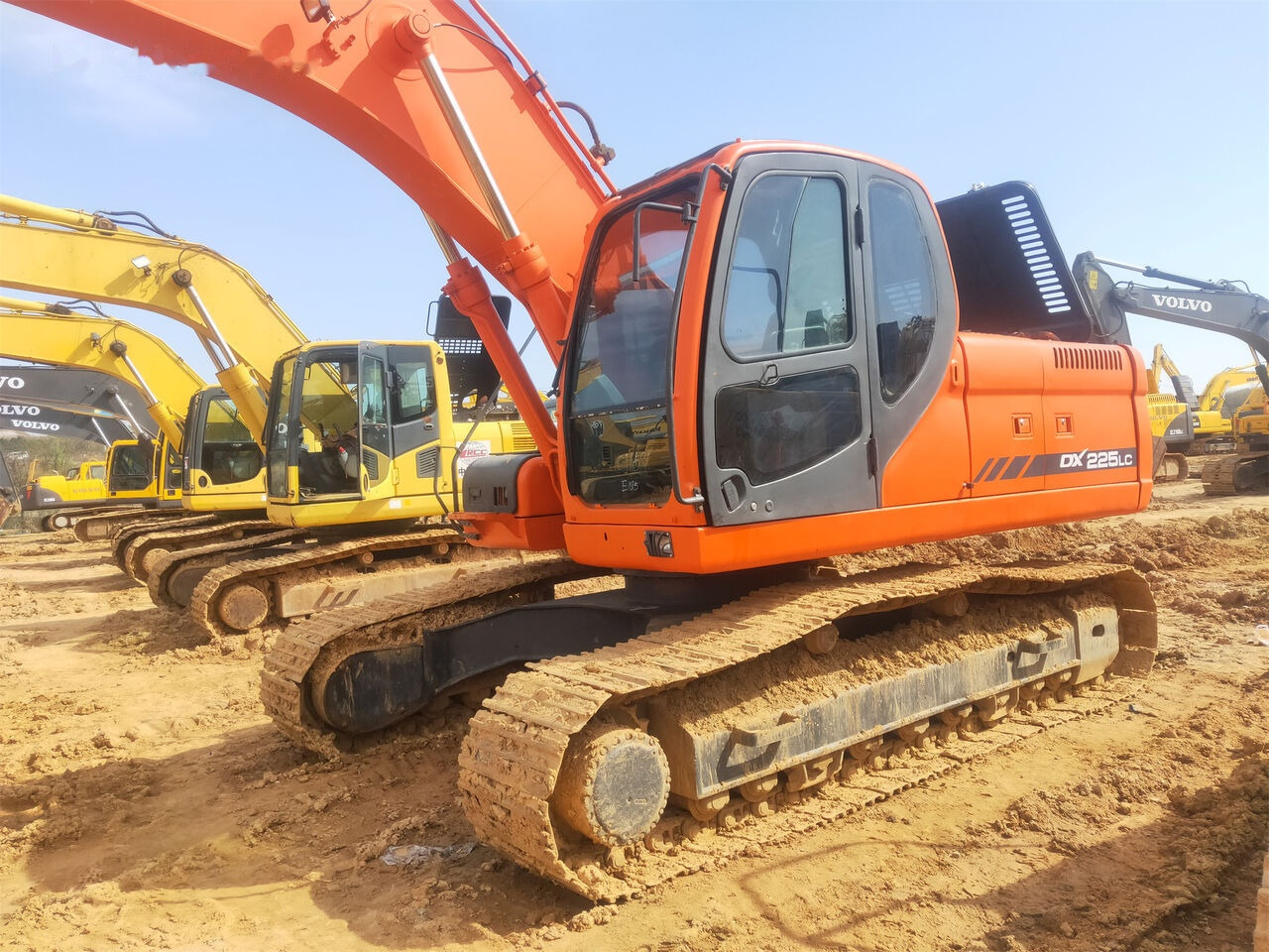 Crawler excavator Doosan DX225LC: picture 6