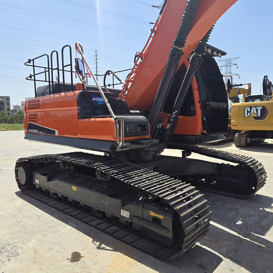 Doosan DX300 - Excavator: picture 1 Doosan DX300 - Excavator: picture 1