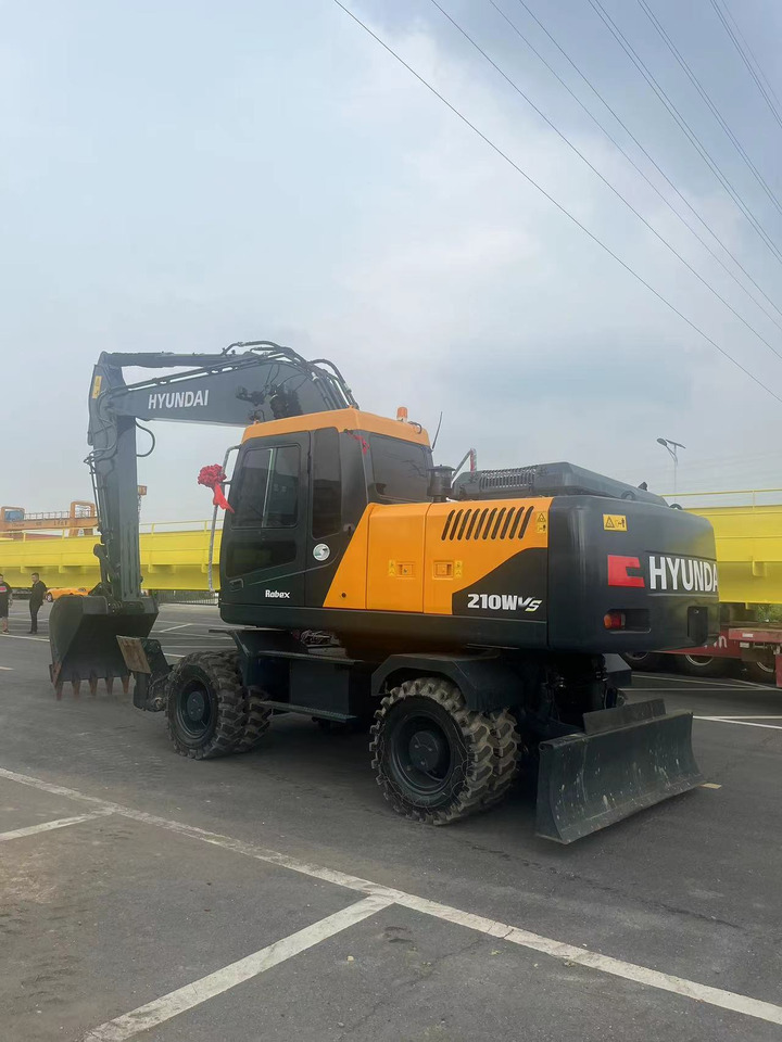 Hyundai 210W - Wheel excavator: picture 3 Hyundai 210W - Wheel excavator: picture 3