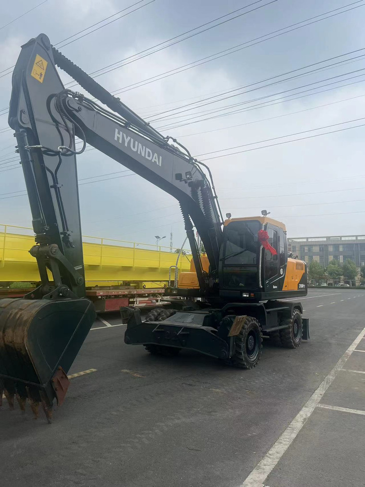 Hyundai 210W - Wheel excavator: picture 1 Hyundai 210W - Wheel excavator: picture 1