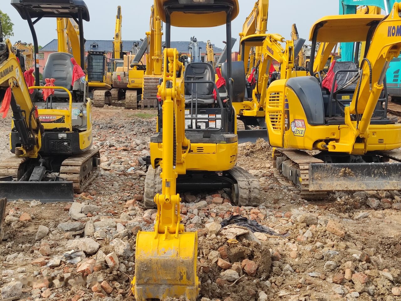 Komatsu PC18MR - Mini excavator: picture 4 Komatsu PC18MR - Mini excavator: picture 4