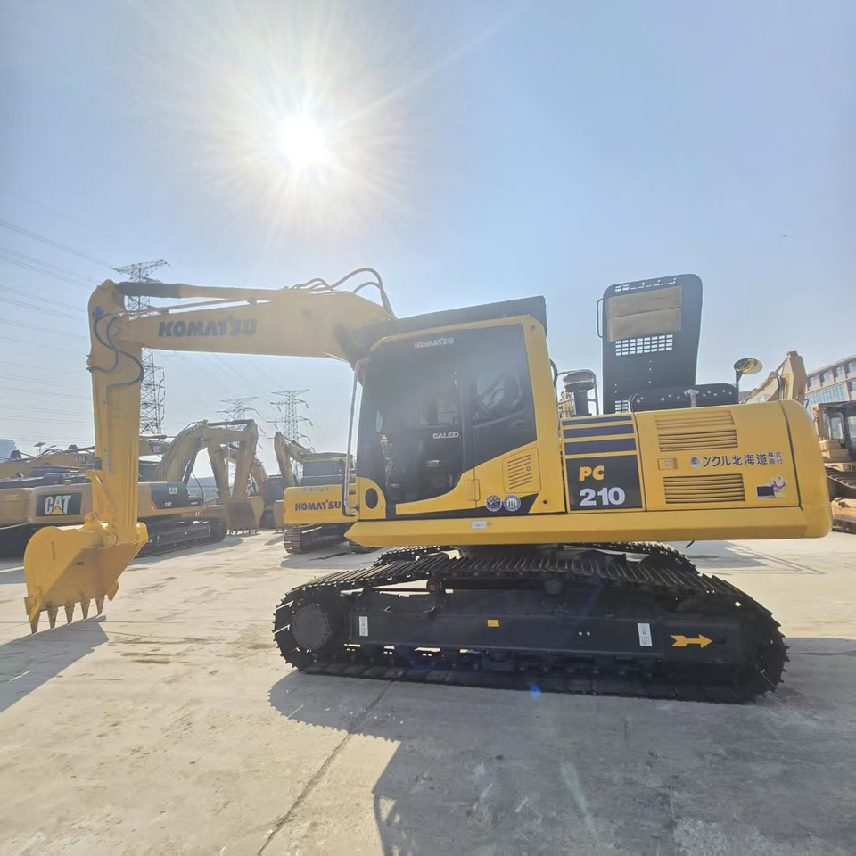 Komatsu PC210 - Crawler excavator: picture 1 Komatsu PC210 - Crawler excavator: picture 1