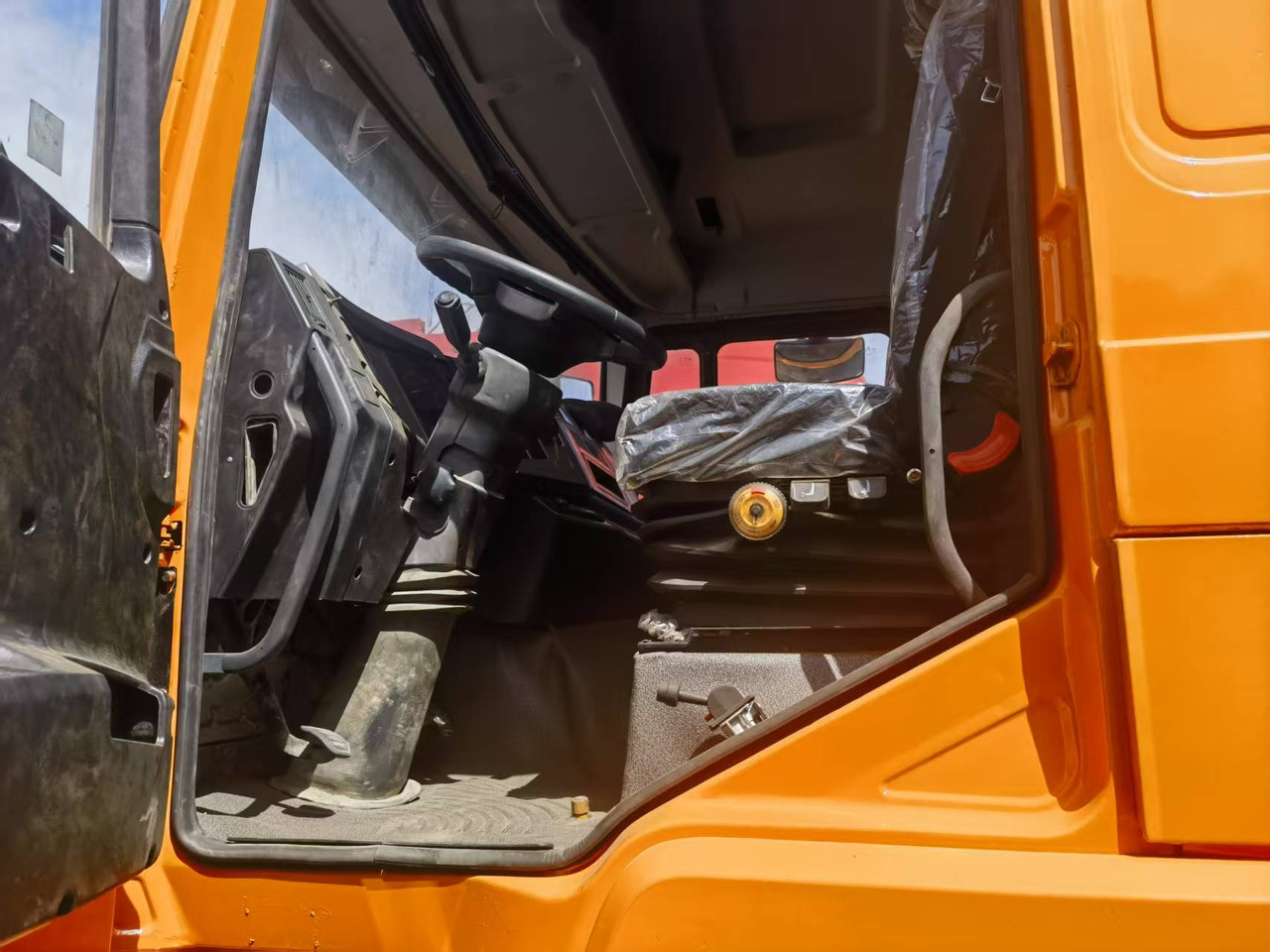 Tipper Shacman F3000 8*4 Dump truck: picture 6