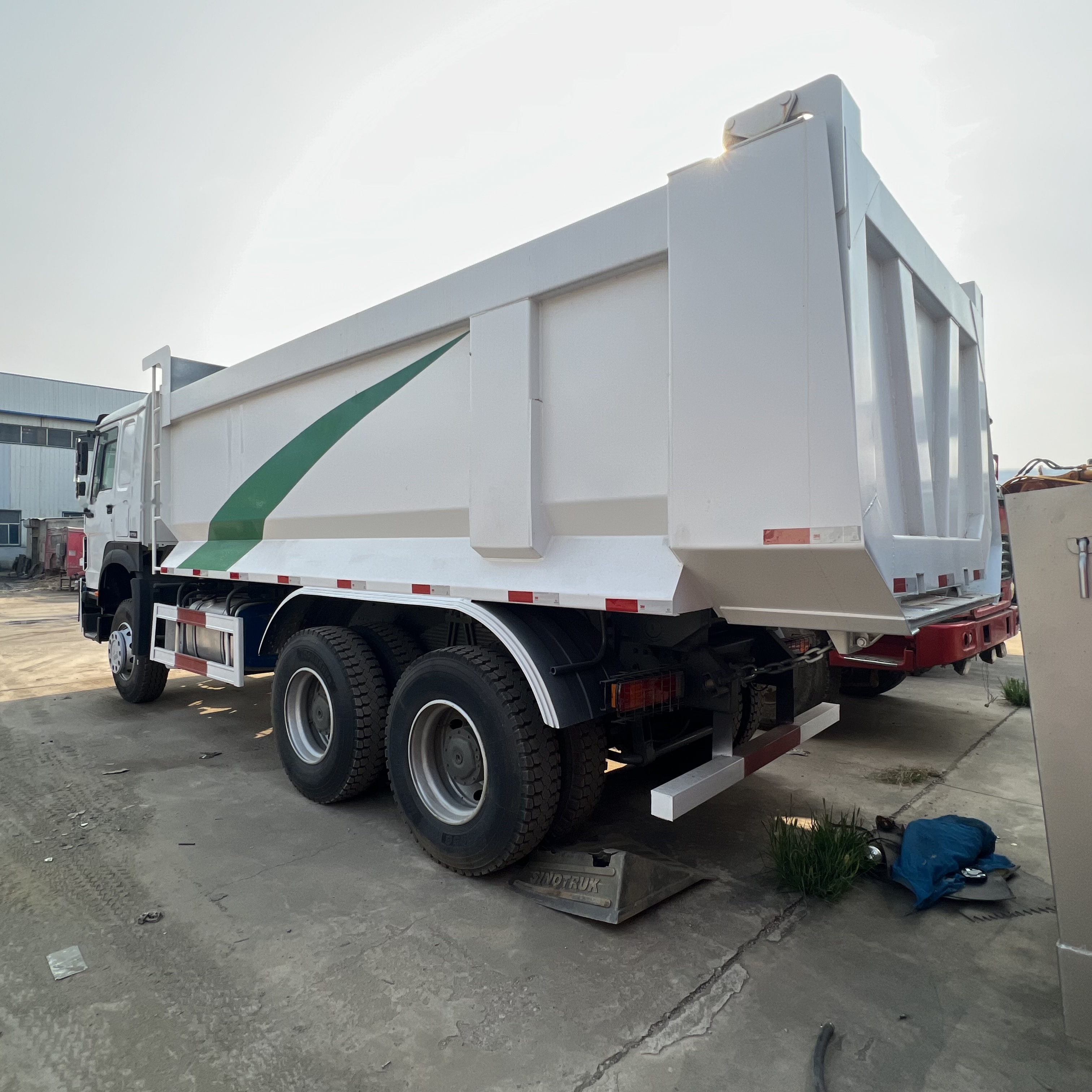 Sinotruk HOWO 371 6*4 Dump truck - Tipper: picture 2 Sinotruk HOWO 371 6*4 Dump truck - Tipper: picture 2
