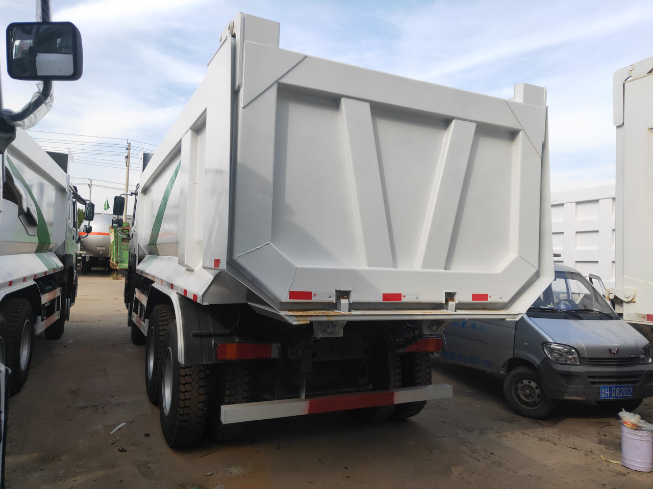Sinotruk HOWO 371 6*4 Dump truck - Tipper: picture 2 Sinotruk HOWO 371 6*4 Dump truck - Tipper: picture 2