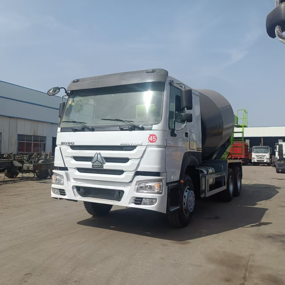 Sinotruk HOWO 6*4 Concrete mixer truck - Concrete mixer truck: picture 3 Sinotruk HOWO 6*4 Concrete mixer truck - Concrete mixer truck: picture 3