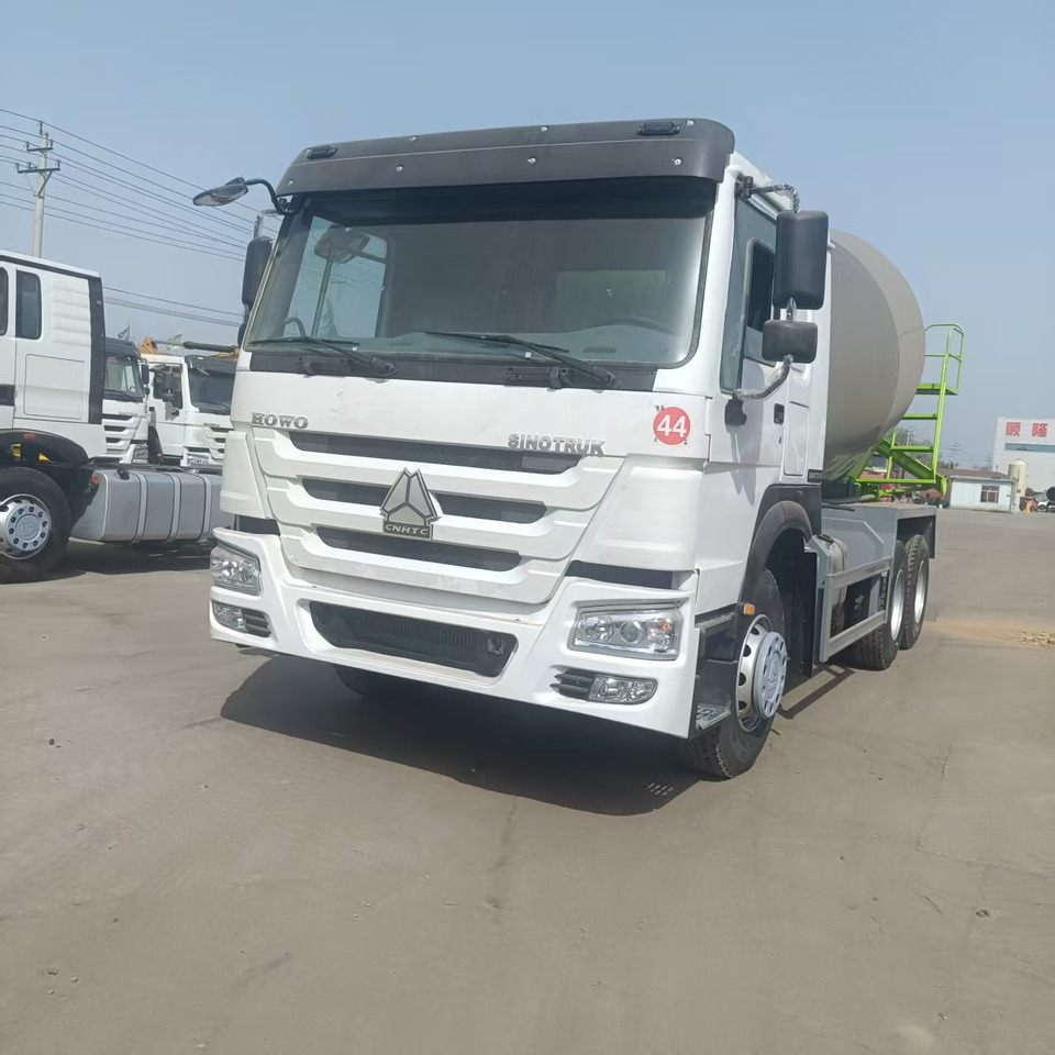 Sinotruk HOWO 6*4 Concrete mixer truck - Concrete mixer truck: picture 2 Sinotruk HOWO 6*4 Concrete mixer truck - Concrete mixer truck: picture 2