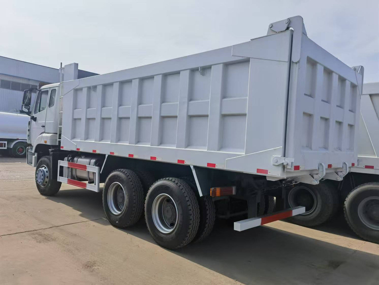 Sinotruk HOWO 6*4 Dump truck - Tipper: picture 3 Sinotruk HOWO 6*4 Dump truck - Tipper: picture 3