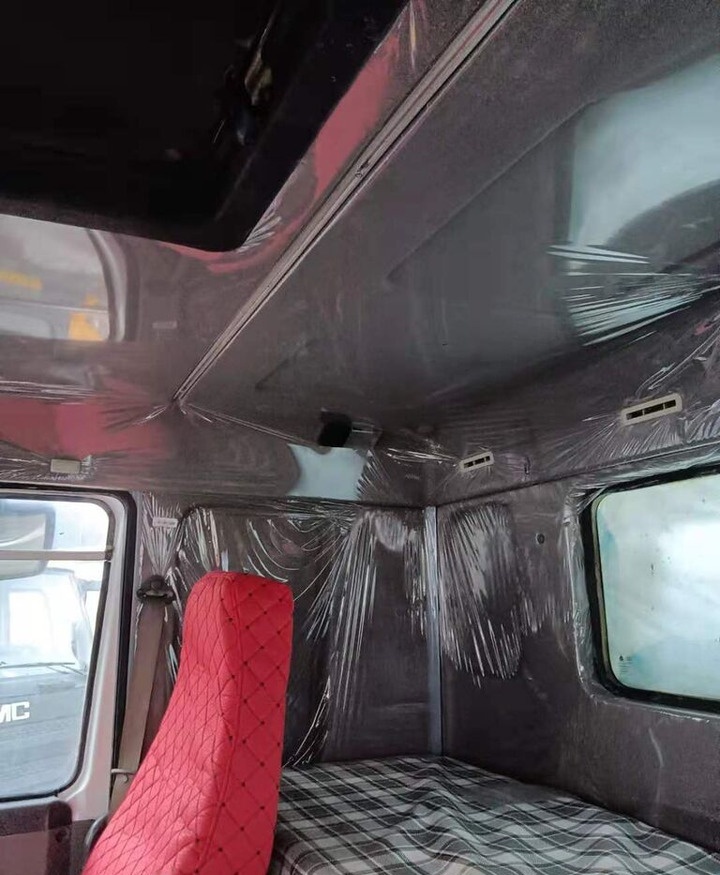 Sinotruk HOWO 6*4 Fuel Tank Truck - Tank truck: picture 5 Sinotruk HOWO 6*4 Fuel Tank Truck - Tank truck: picture 5