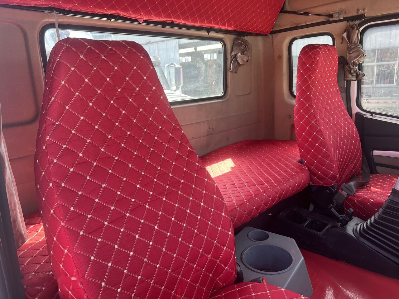 Tractor unit Howo 6x4: picture 6