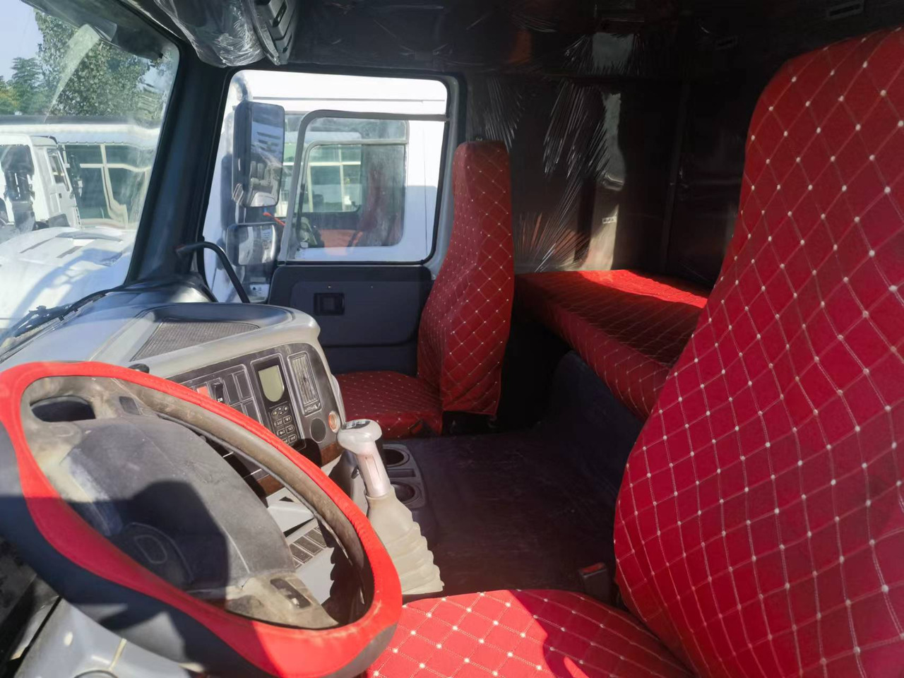 Tractor unit Sinotruk HOWO 371 Tractor: picture 9 Tractor unit Sinotruk HOWO 371 Tractor: picture 9