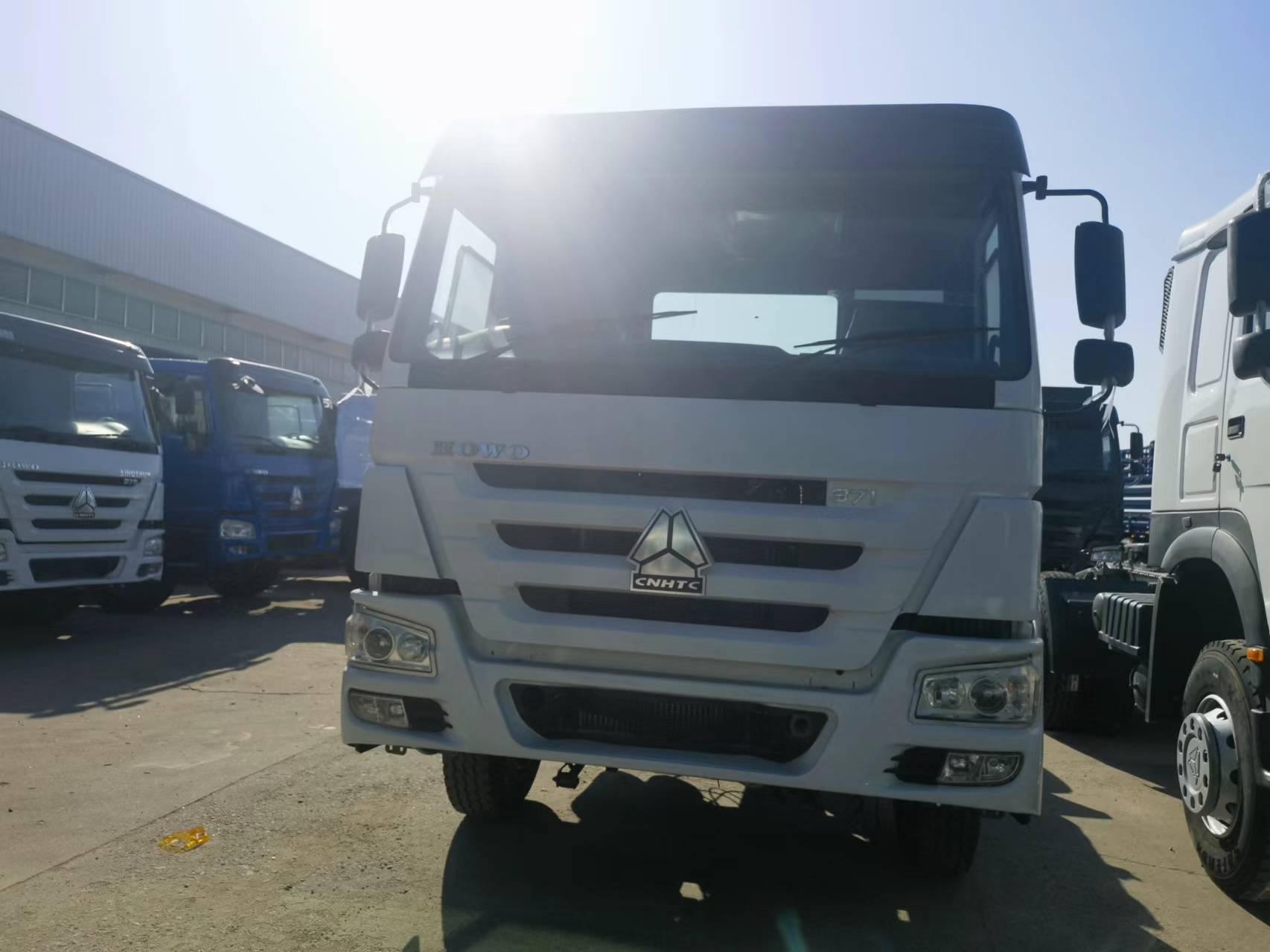 Tractor unit Sinotruk HOWO 371 Tractor: picture 8