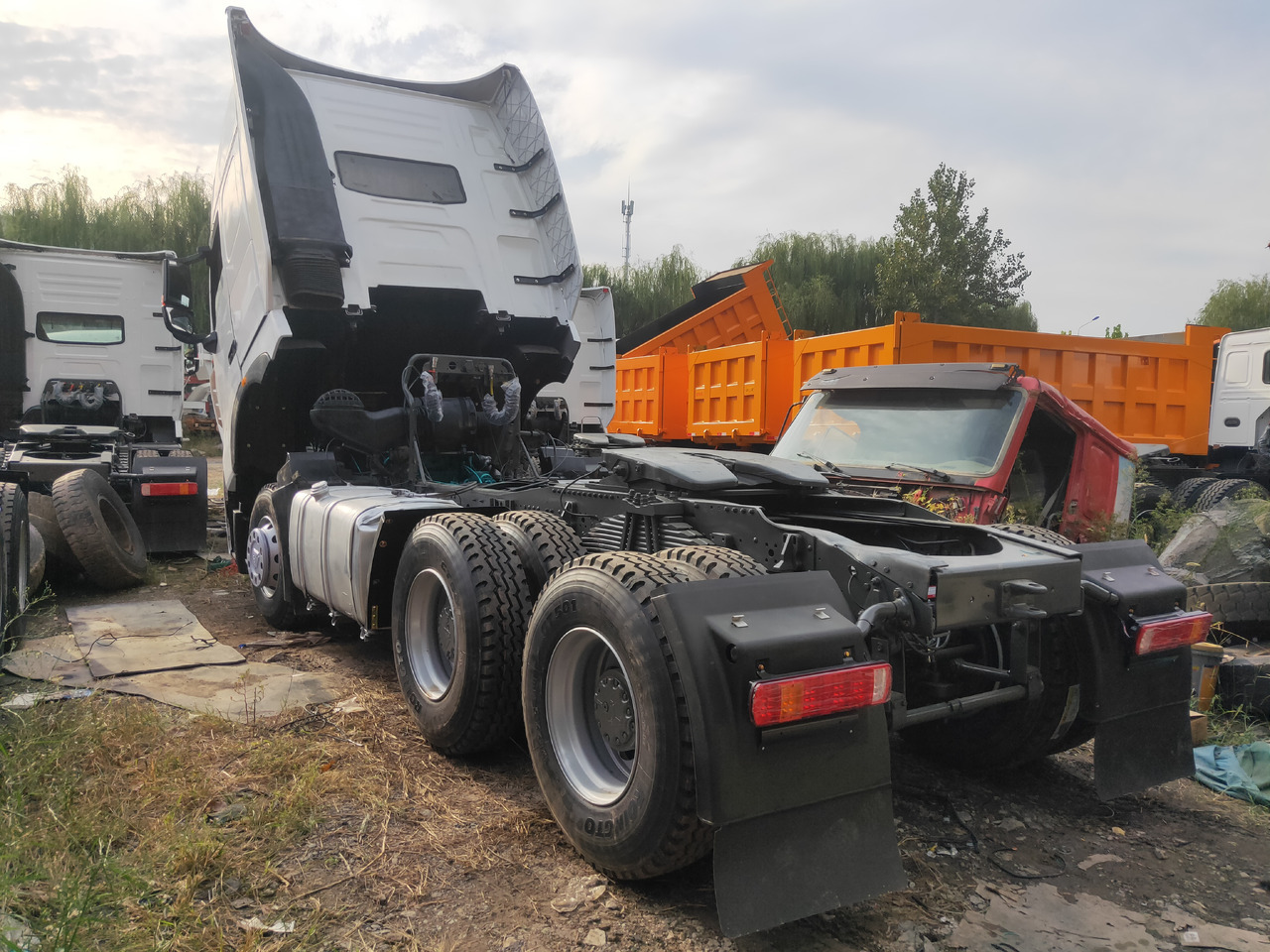 Sinotruk HOWO A7 6*4 Tractor - Tractor unit: picture 4 Sinotruk HOWO A7 6*4 Tractor - Tractor unit: picture 4