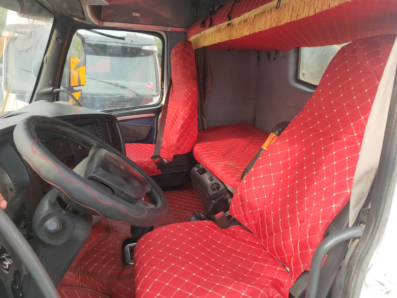 Sinotruk HOWO A7 6*4 Tractor - Tractor unit: picture 2 Sinotruk HOWO A7 6*4 Tractor - Tractor unit: picture 2