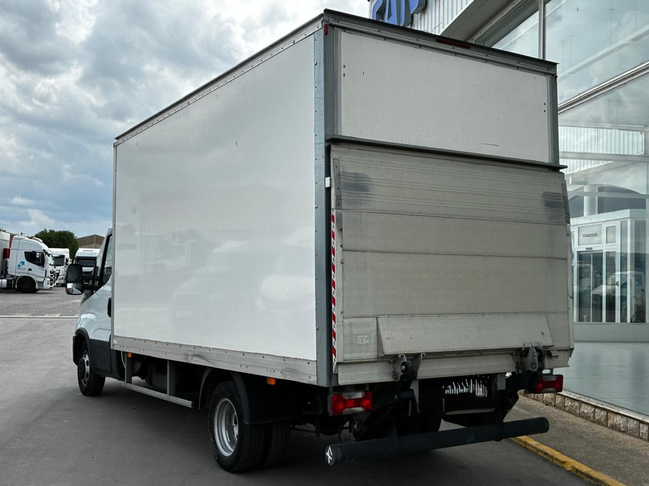 Caja cerrada IVECO 35C16 20m3 - Box van: picture 4 Caja cerrada IVECO 35C16 20m3 - Box van: picture 4