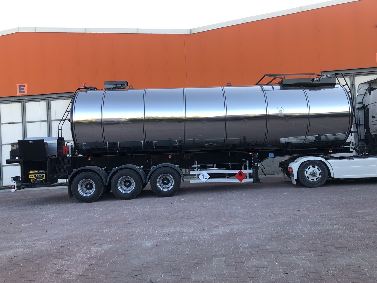 New Tank semi-trailer for transportation of bitumen NURSAN ASPHALT INSULATED BITUMEN TANKER: picture 12