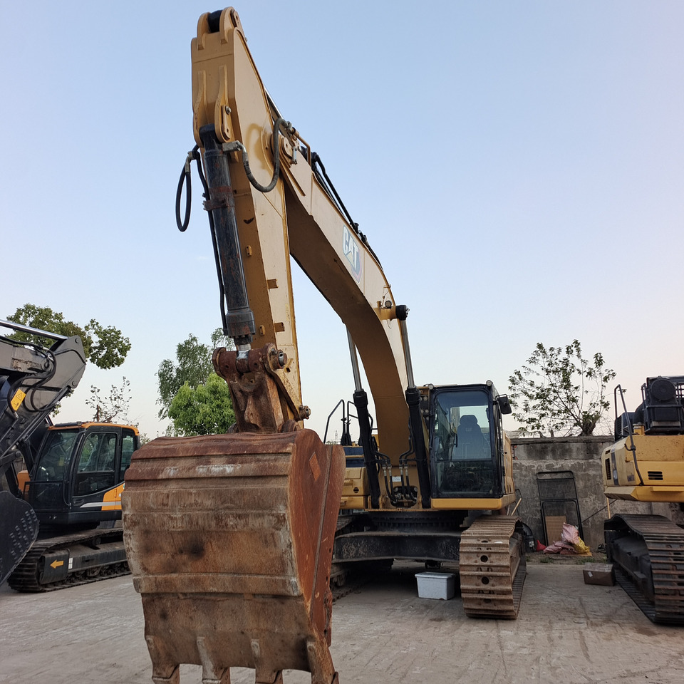 Crawler excavator CATERPILLAR 336GC: picture 1