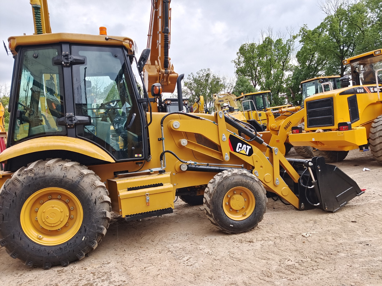 CATERPILLAR 420F - Backhoe loader: picture 4 CATERPILLAR 420F - Backhoe loader: picture 4