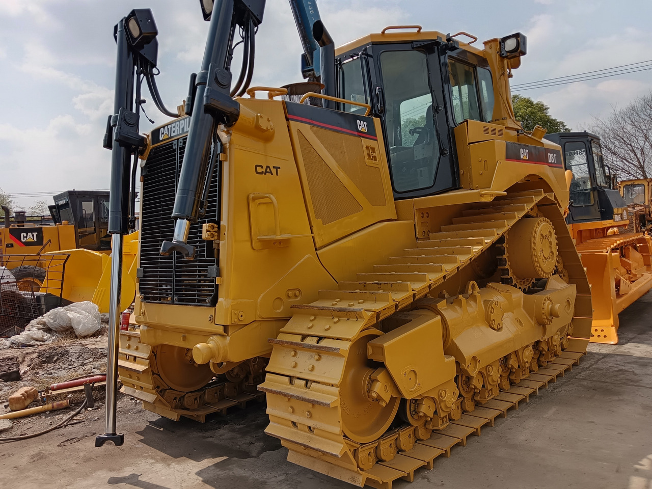 CATERPILLAR D8T CAT D 8 T D8R - Bulldozer: picture 1 CATERPILLAR D8T CAT D 8 T D8R - Bulldozer: picture 1