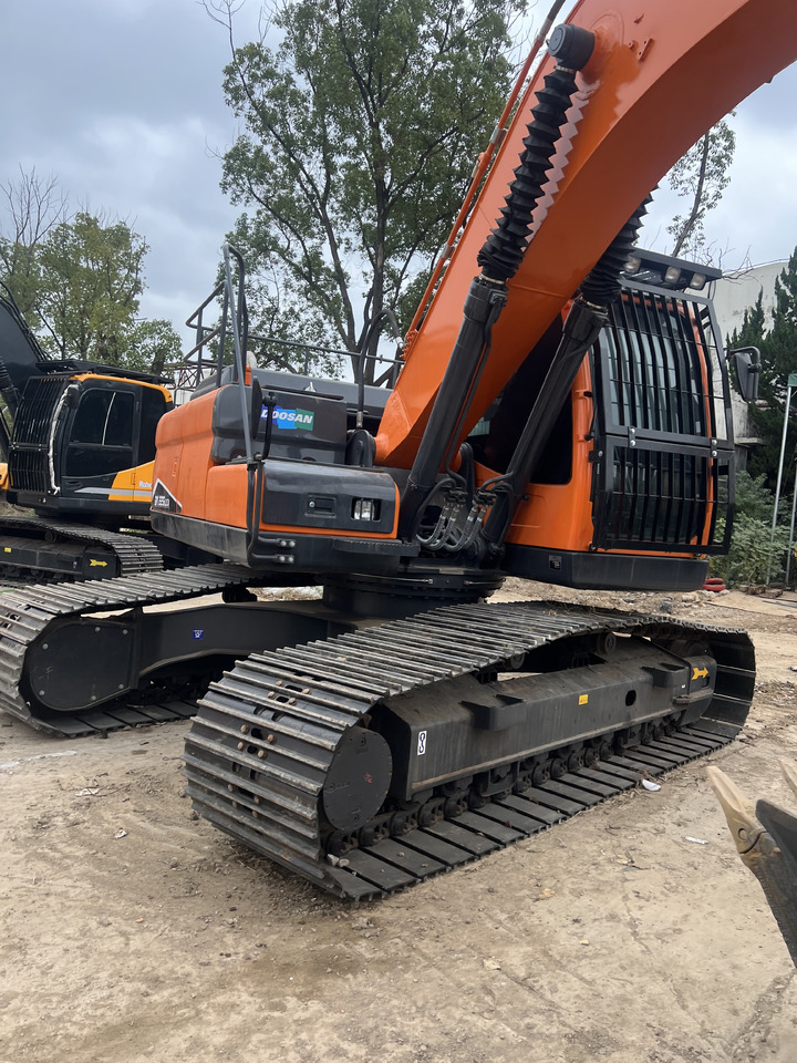 DEVELON DX225 DX300 DX340 - Crawler excavator: picture 3 DEVELON DX225 DX300 DX340 - Crawler excavator: picture 3