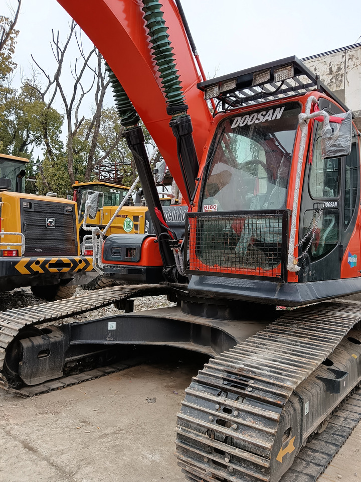 Crawler excavator DOOSAN DX225LCA: picture 14