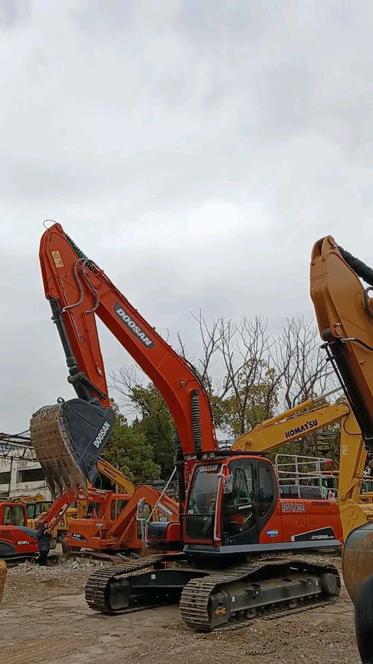 DOOSAN DX225LCA LC - 9C - Crawler excavator: picture 2 DOOSAN DX225LCA LC - 9C - Crawler excavator: picture 2