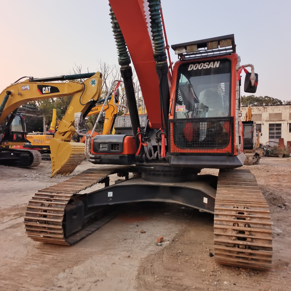 DOOSAN DX300 LC - 9C DX300LCA - Crawler excavator: picture 1 DOOSAN DX300 LC - 9C DX300LCA - Crawler excavator: picture 1
