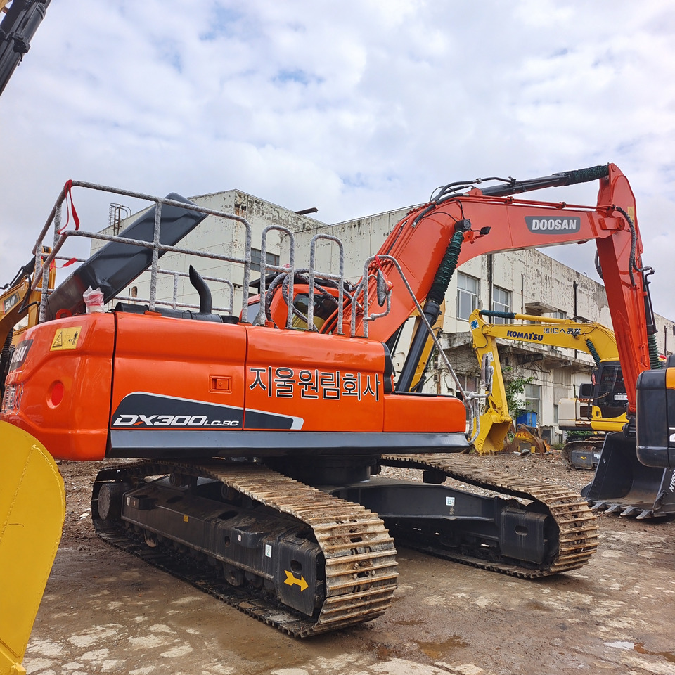 DOOSAN DX300 LCA DX300LC-9C - Crawler excavator: picture 2 DOOSAN DX300 LCA DX300LC-9C - Crawler excavator: picture 2