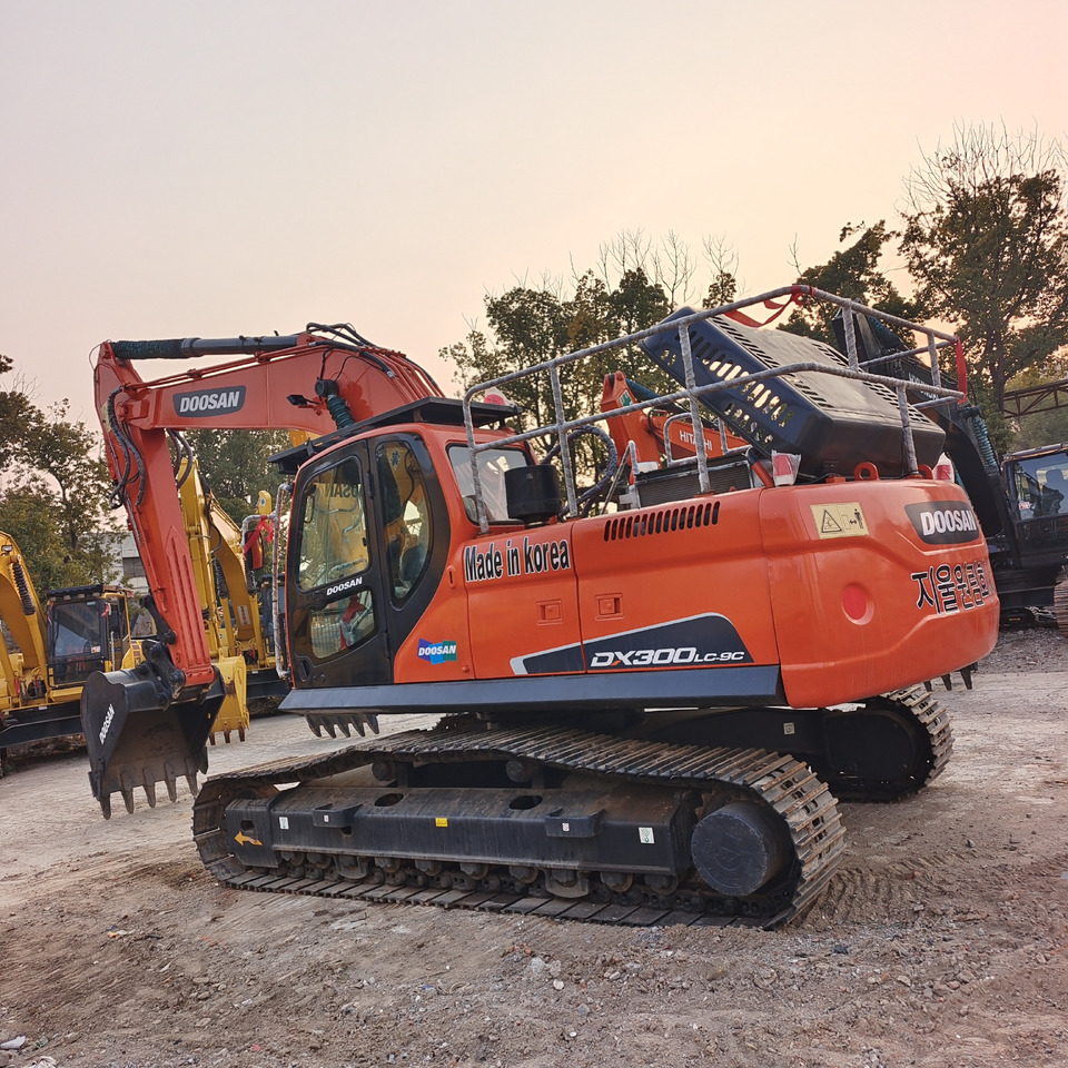 Crawler excavator DOOSAN DX300LC-9C DX300LCA: picture 1