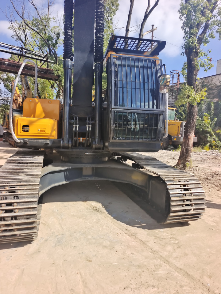 HYUNDAI HX220HD - Crawler excavator: picture 4 HYUNDAI HX220HD - Crawler excavator: picture 4
