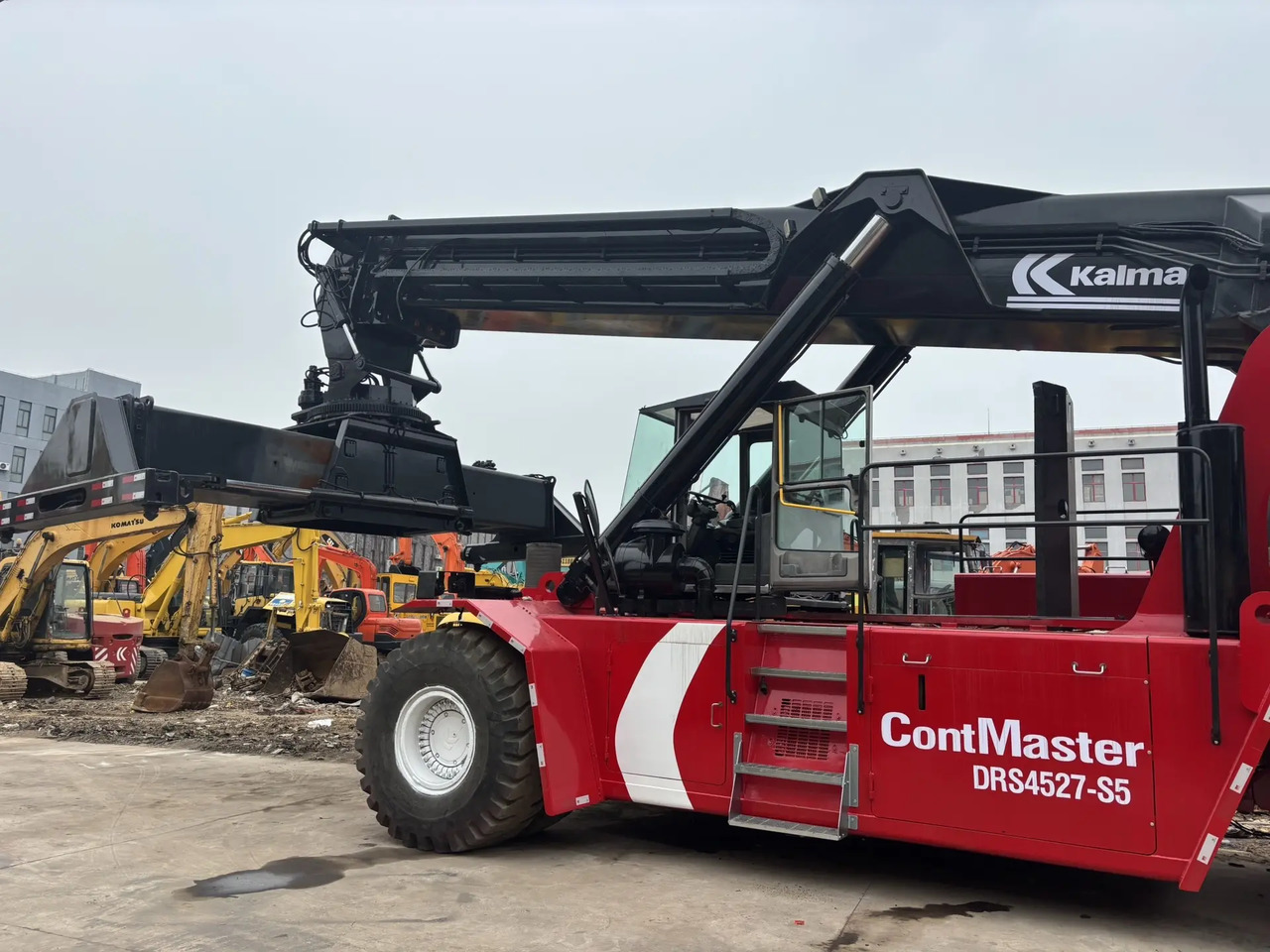 KALMAR DRS4527-S5 - Reach stacker: picture 4 KALMAR DRS4527-S5 - Reach stacker: picture 4