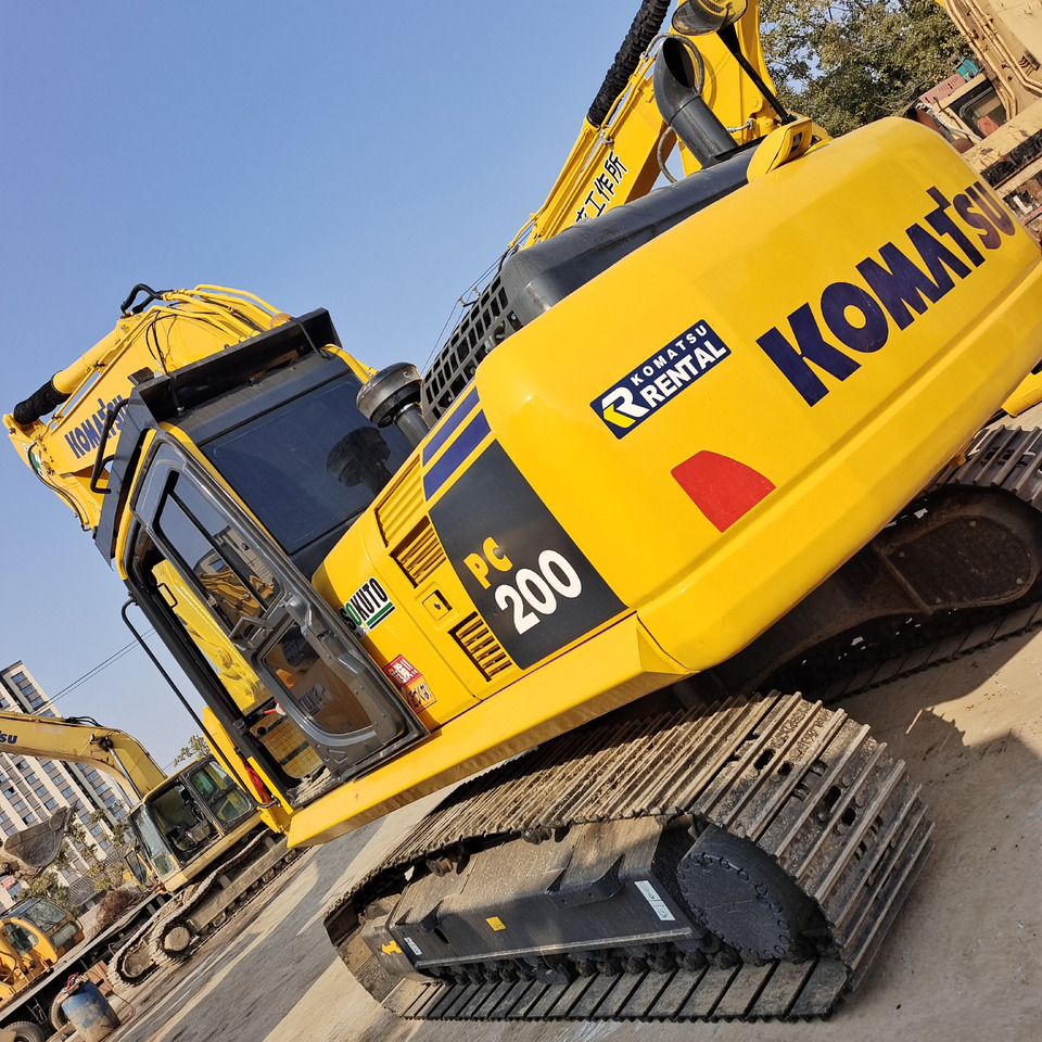 KOMATSU PC200-8 PC210 PC220 - Crawler excavator: picture 1 KOMATSU PC200-8 PC210 PC220 - Crawler excavator: picture 1