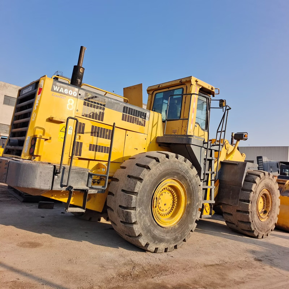 KOMATSU WA 600 - 3 Komatsu WA600-3 - Wheel loader: picture 1 KOMATSU WA 600 - 3 Komatsu WA600-3 - Wheel loader: picture 1