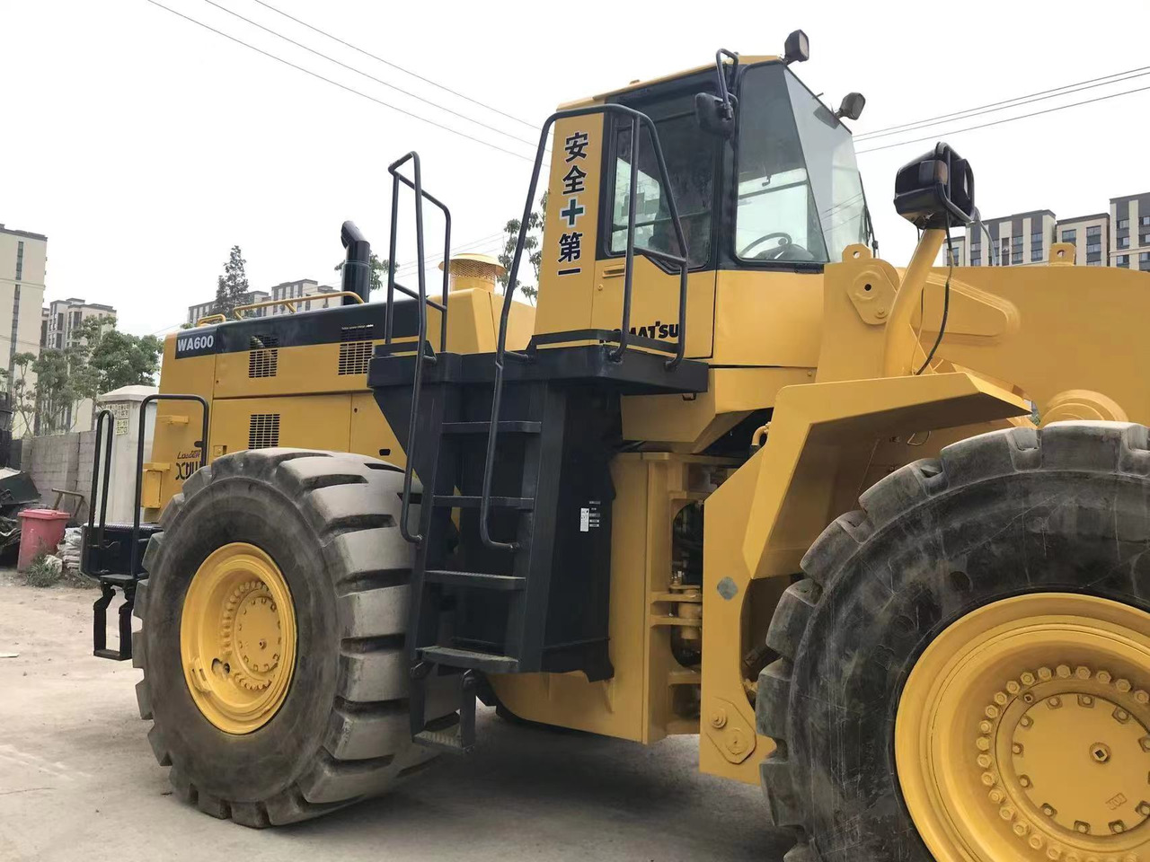 KOMATSU WA600-6 Komatsu WA 600 - 6 - Wheel loader: picture 5 KOMATSU WA600-6 Komatsu WA 600 - 6 - Wheel loader: picture 5