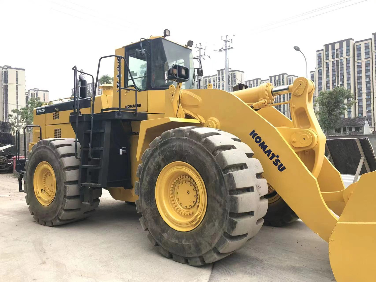 KOMATSU WA600 - Wheel loader: picture 1 KOMATSU WA600 - Wheel loader: picture 1
