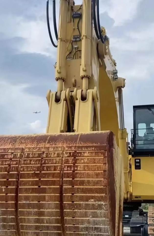 KOMATSU pc2000 PC2000 MINING EXCAVATOR - Crawler excavator: picture 2 KOMATSU pc2000 PC2000 MINING EXCAVATOR - Crawler excavator: picture 2