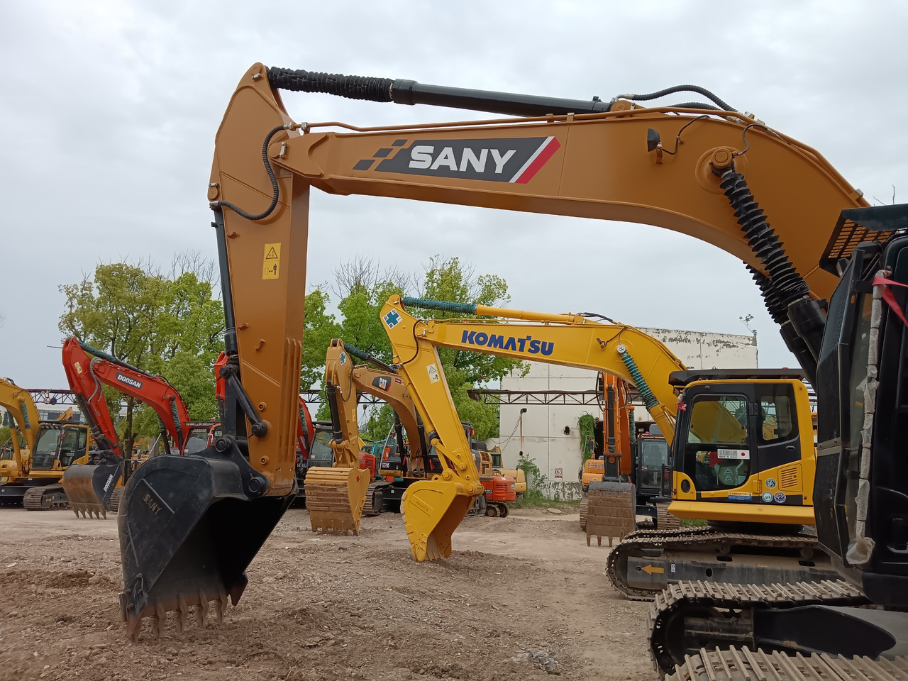 SANY SY 235C 235H 215C-9 305H - Crawler excavator: picture 2 SANY SY 235C 235H 215C-9 305H - Crawler excavator: picture 2