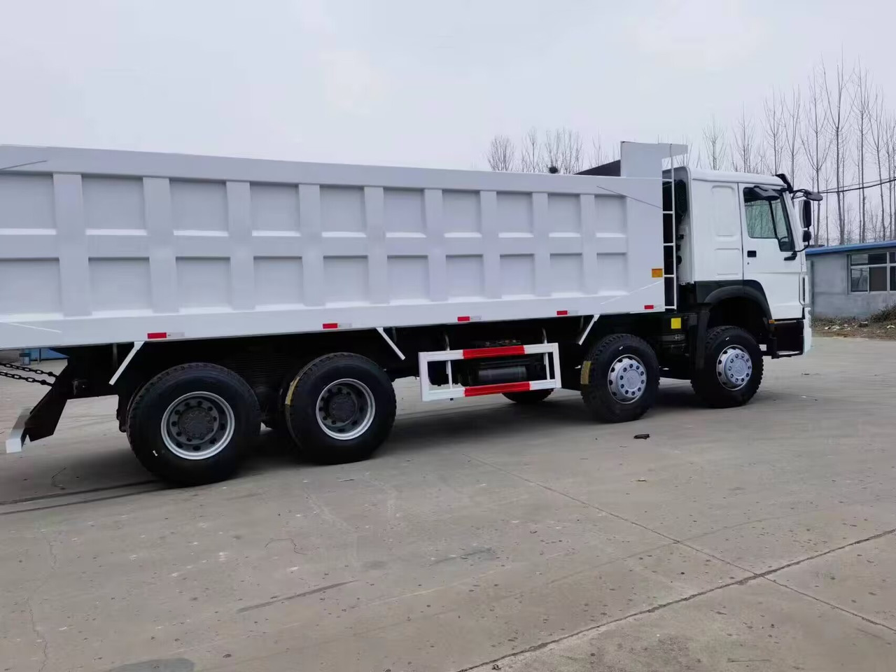 SINOTRUK HOWO 8*4 6*4 371 375 380 400 420 460 HP DUMP TRUCK - Tipper: picture 1 SINOTRUK HOWO 8*4 6*4 371 375 380 400 420 460 HP DUMP TRUCK - Tipper: picture 1