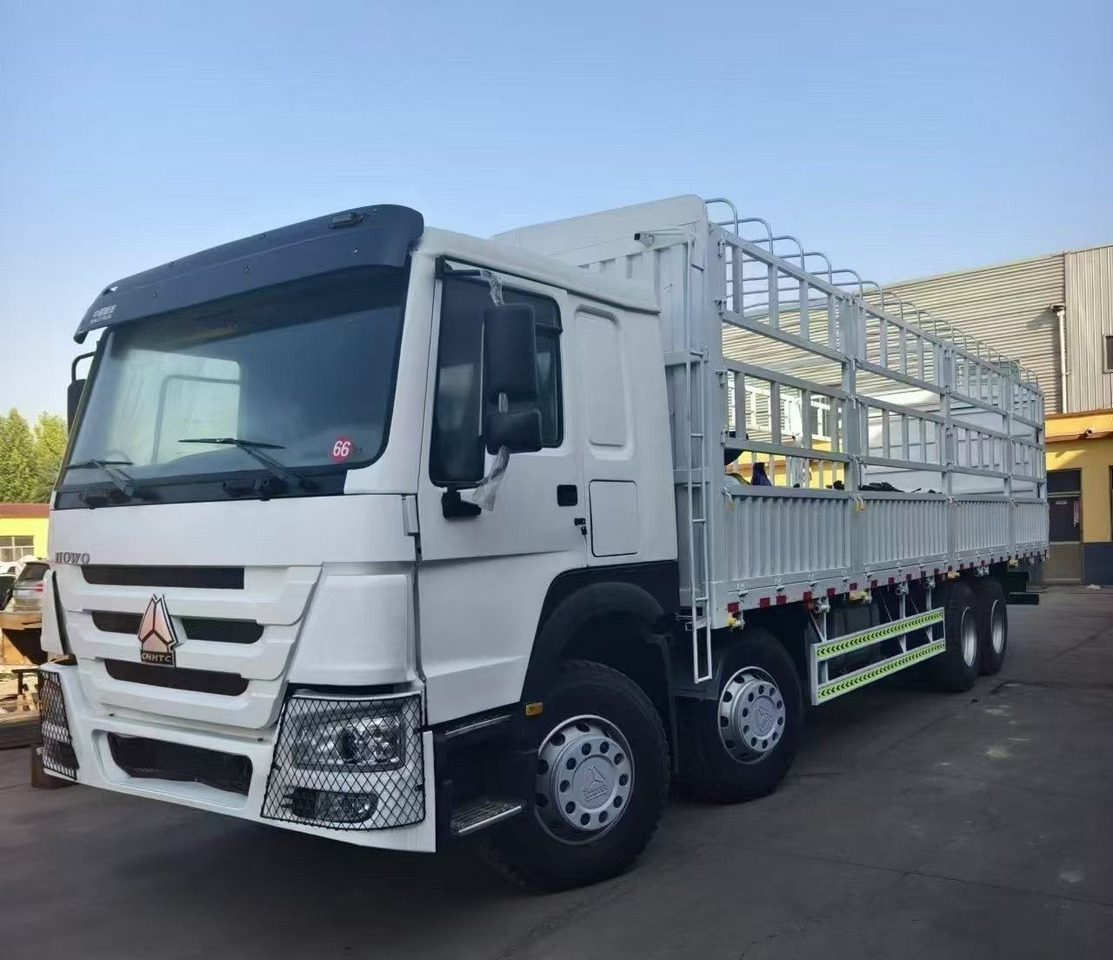 SINOTRUK HOWO 8*4 WITH FENCE - Livestock truck: picture 1 SINOTRUK HOWO 8*4 WITH FENCE - Livestock truck: picture 1