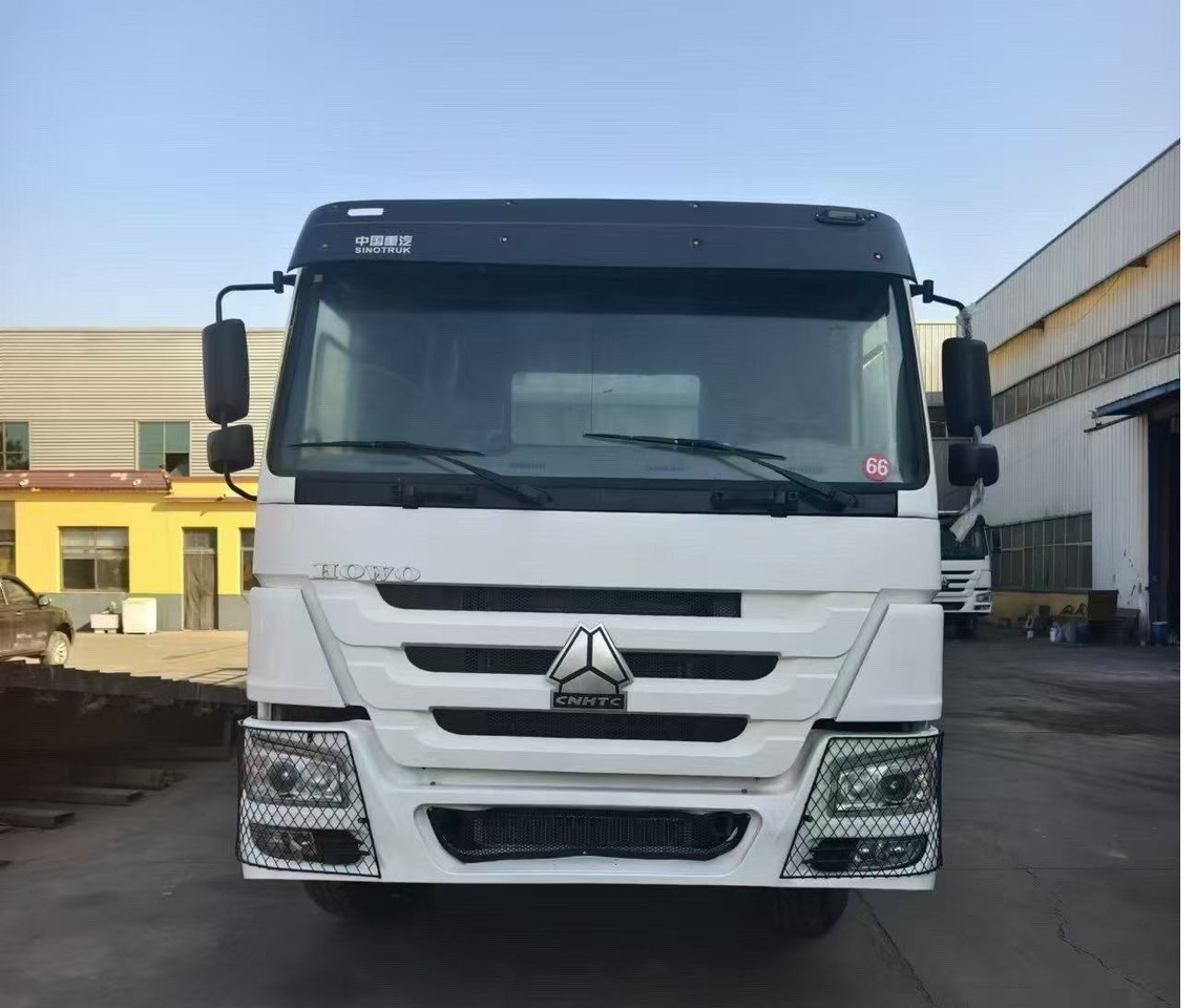 SINOTRUK HOWO 8*4 WITH FENCE DUMP TRUCK LIVESTOCK TRUCK - Tipper: picture 5 SINOTRUK HOWO 8*4 WITH FENCE DUMP TRUCK LIVESTOCK TRUCK - Tipper: picture 5