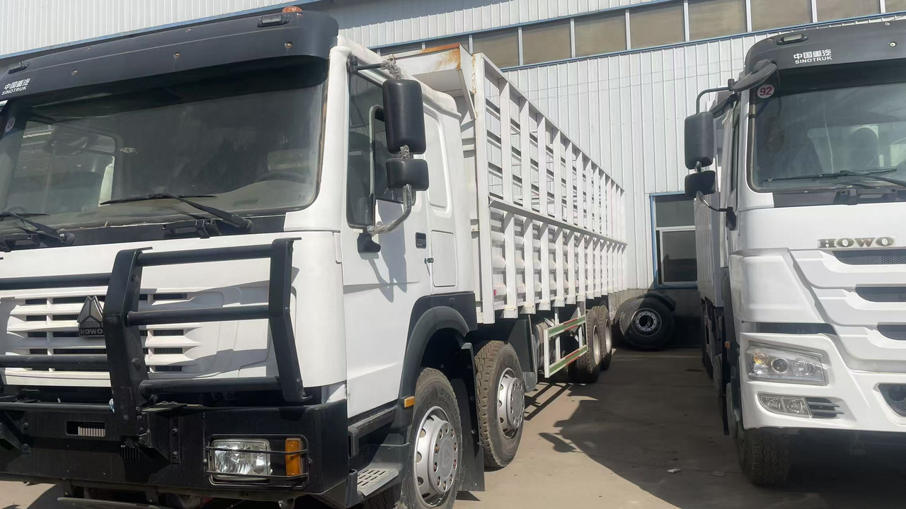 SINOTRUK HOWO 8*4 WITH FENCE DUMP TRUCK LIVESTOCK TRUCK - Tipper: picture 3 SINOTRUK HOWO 8*4 WITH FENCE DUMP TRUCK LIVESTOCK TRUCK - Tipper: picture 3