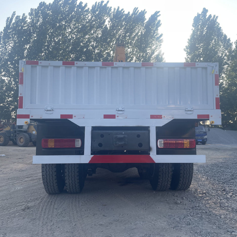 SINOTRUK HOWO 8 TON CRANE TRUCK - Crane truck: picture 4 SINOTRUK HOWO 8 TON CRANE TRUCK - Crane truck: picture 4