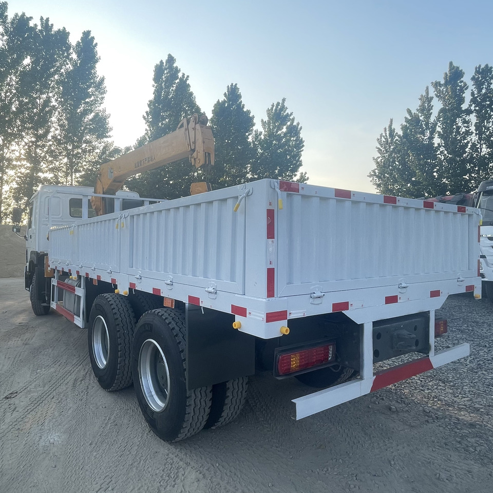 SINOTRUK HOWO 8 TON CRANE TRUCK - Crane truck: picture 3 SINOTRUK HOWO 8 TON CRANE TRUCK - Crane truck: picture 3