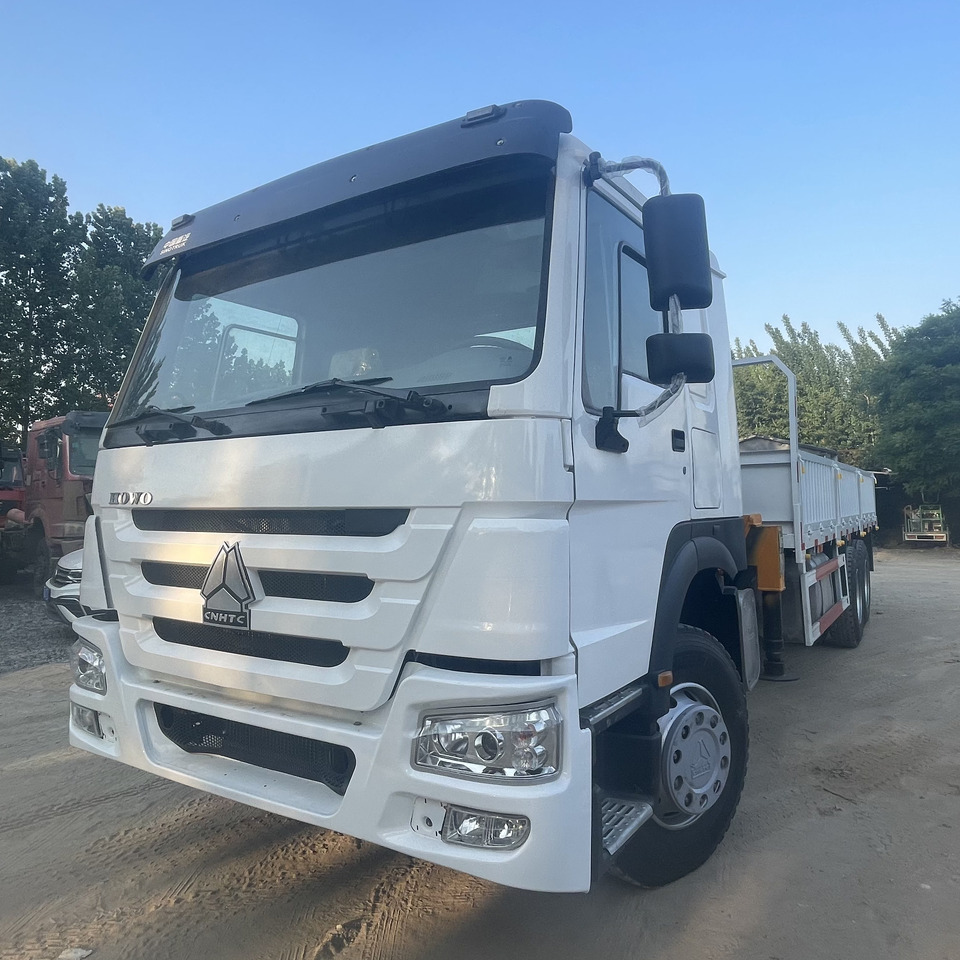 SINOTRUK HOWO 8 TON CRANE TRUCK - Crane truck: picture 5 SINOTRUK HOWO 8 TON CRANE TRUCK - Crane truck: picture 5
